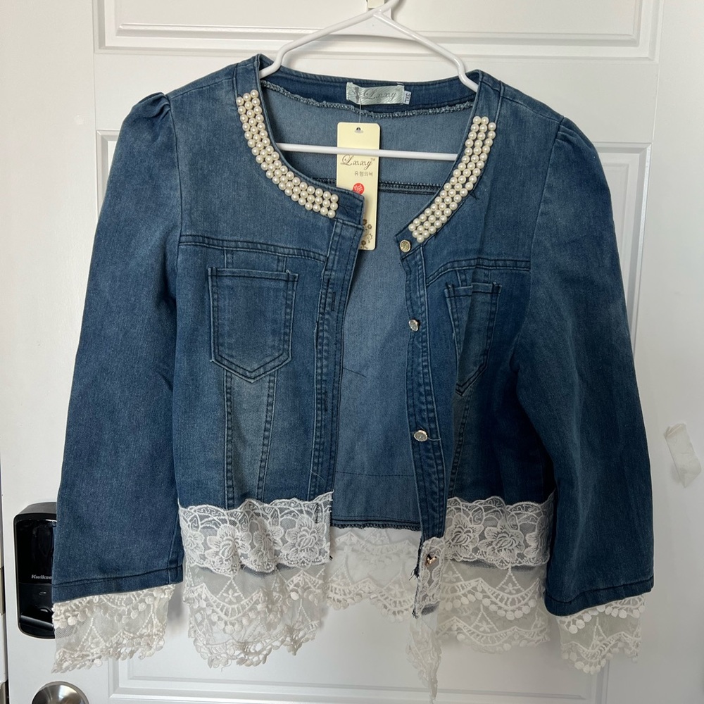 A24-LXXY Women’s Cropped Denim Jacket 3XL Faux Pearls Lace Trim (fits like L)